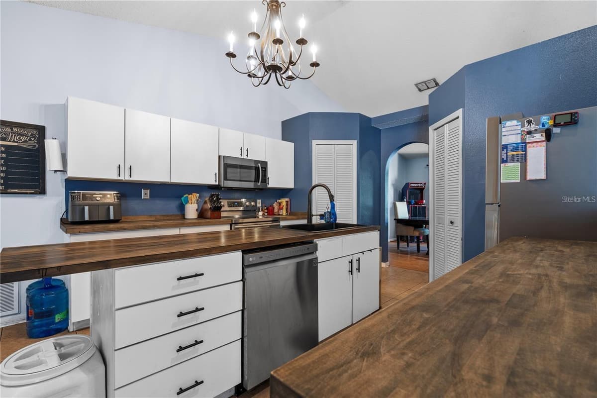 57 RYARBOR DRIVE — photo 13 of 41