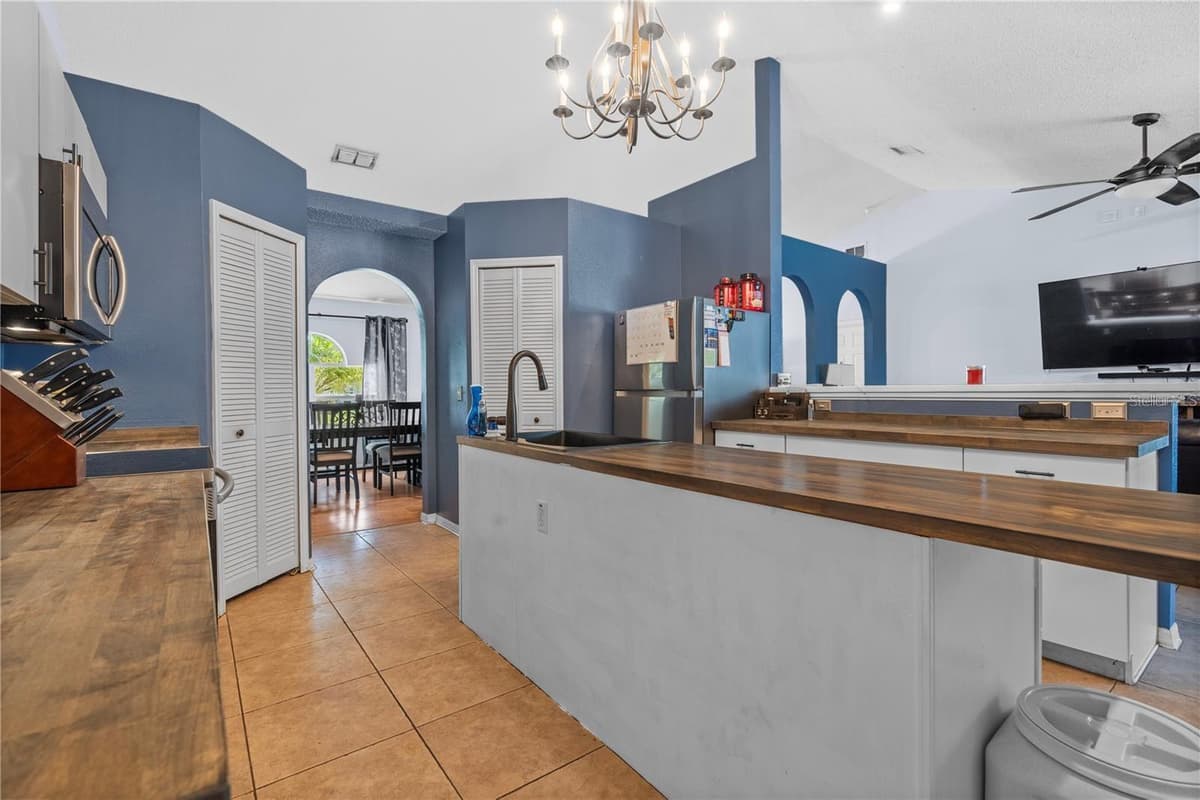 57 RYARBOR DRIVE — photo 15 of 41