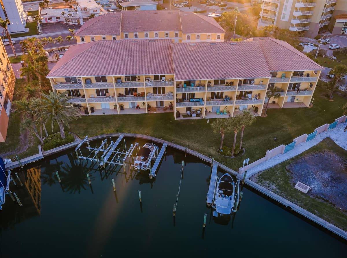 11595 GULF BOULEVARD — photo 38 of 46
