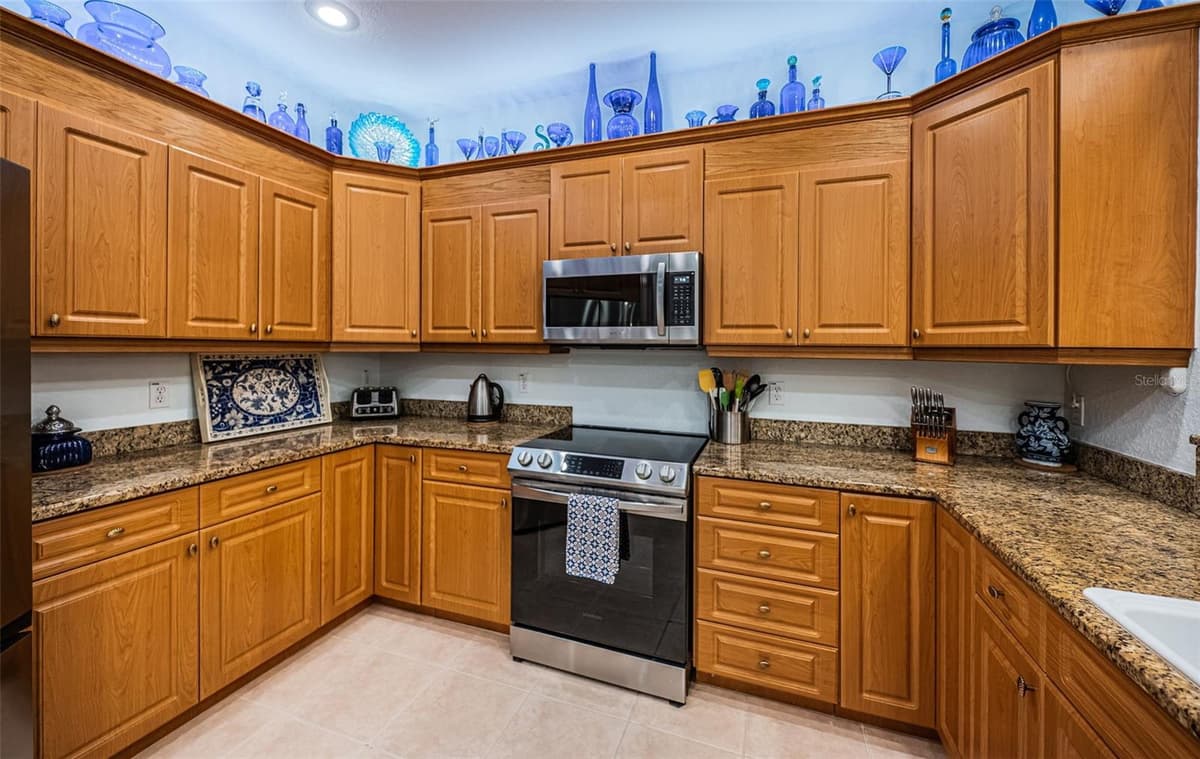 11595 GULF BOULEVARD — photo 13 of 46