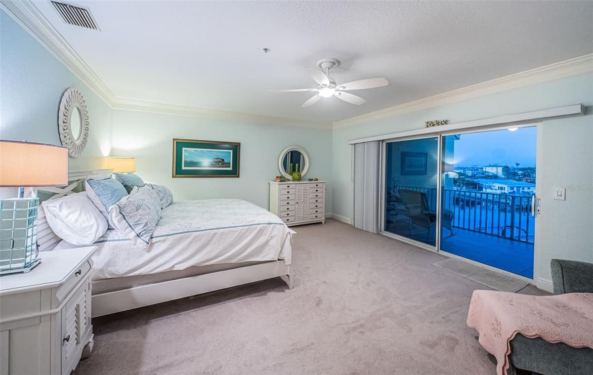 11595 GULF BOULEVARD — photo 23 of 46