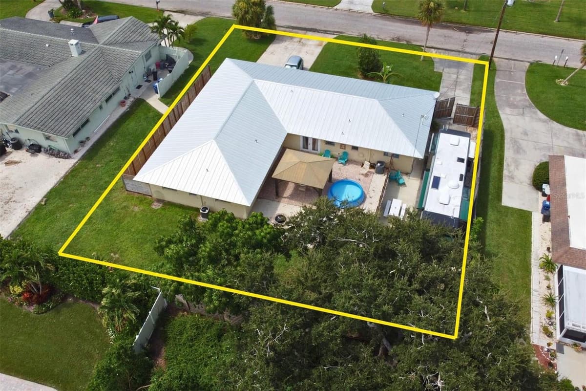 1860 SOUTHPOINTE DRIVE — photo 7 of 9