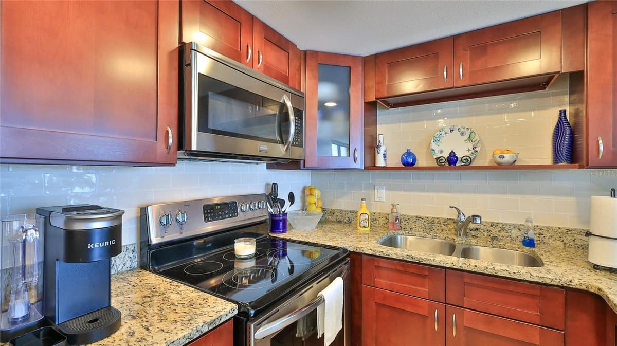 3051 ATLANTIC AVENUE — photo 5 of 35