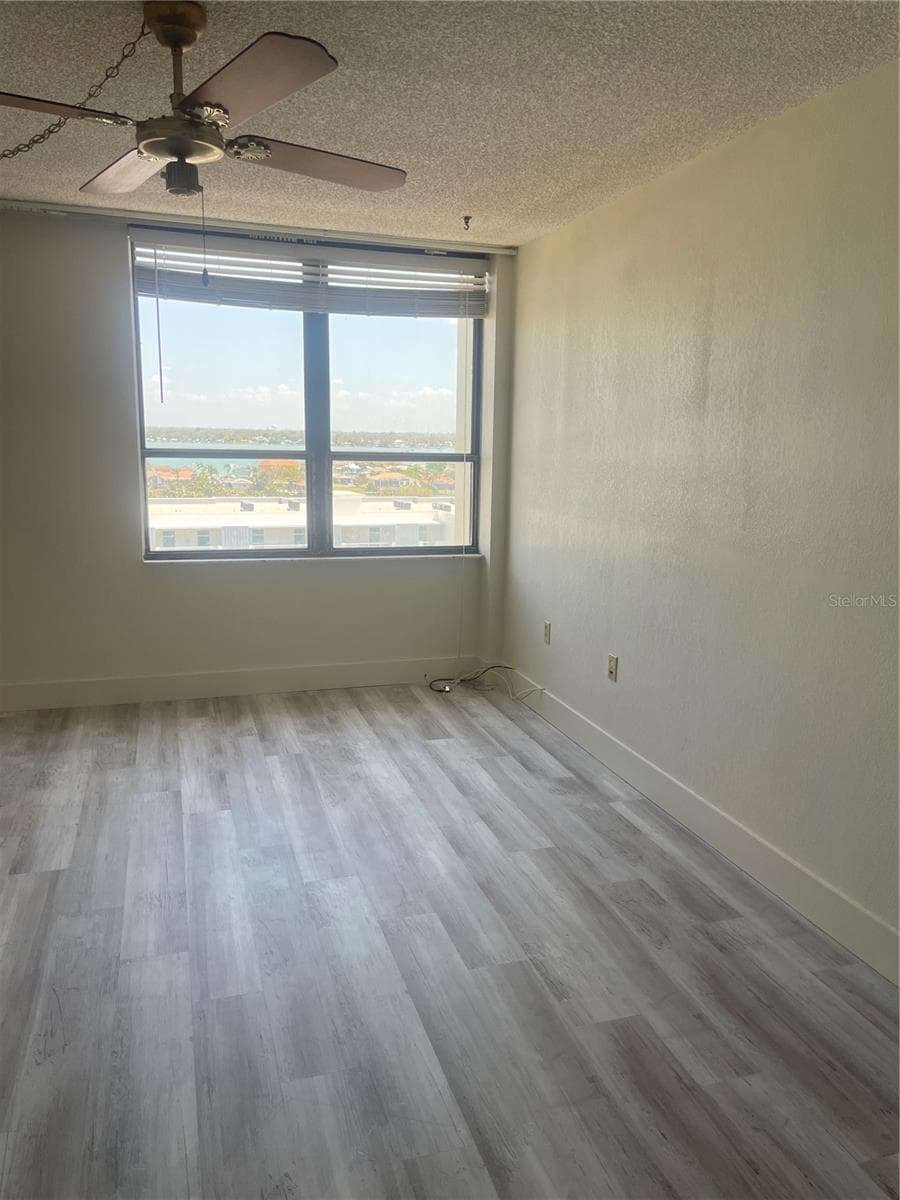 400 ISLAND WAY — photo 9 of 25