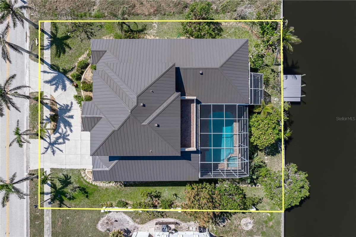 250 GEORGE ROAD — photo 16 of 90