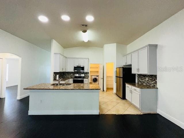 639 MESILLA DRIVE — photo 23 of 42