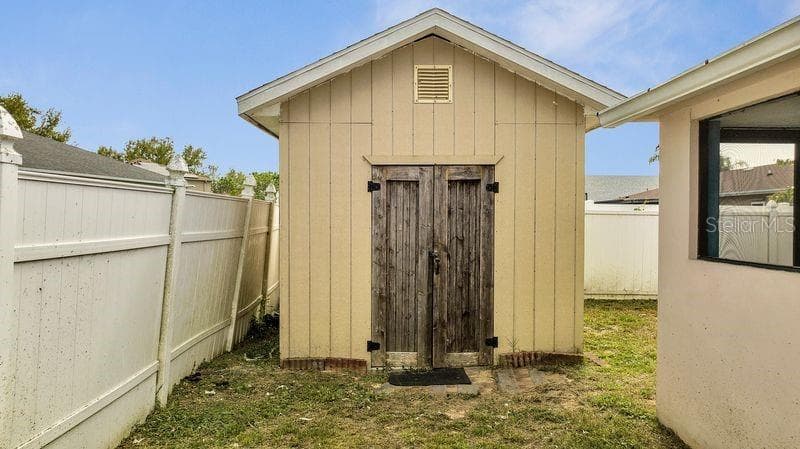 639 MESILLA DRIVE — photo 34 of 42
