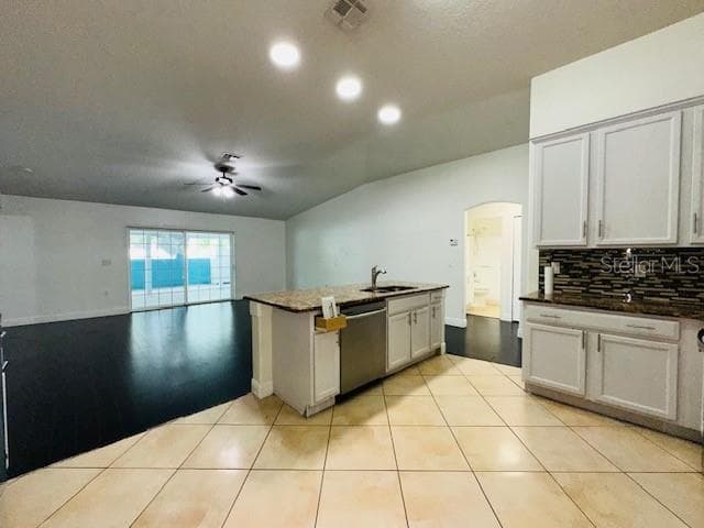 639 MESILLA DRIVE — photo 25 of 42