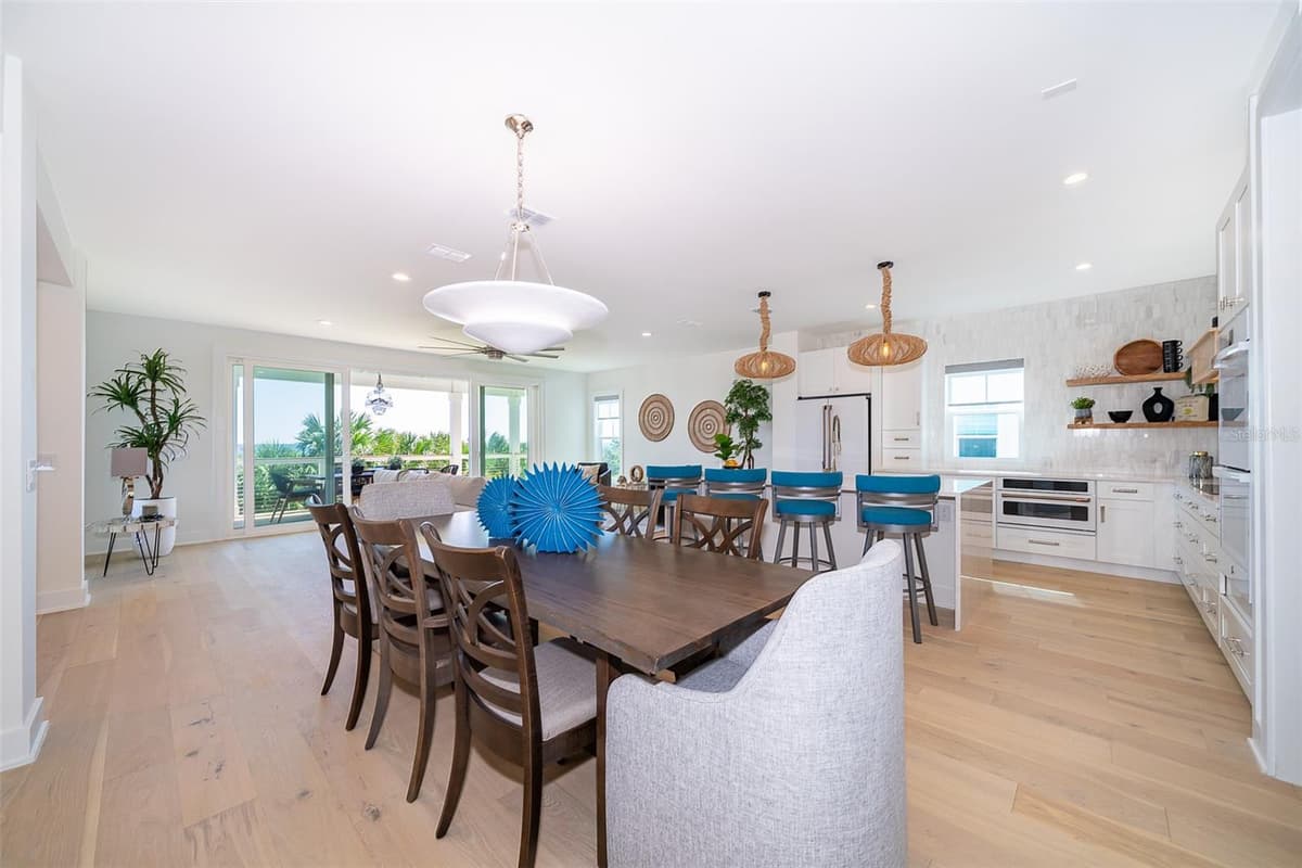 204 SURFVIEW LANE — photo 11 of 58