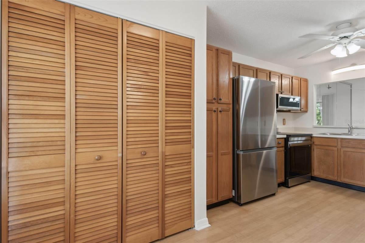 600 NORTHERN WAY — photo 15 of 47