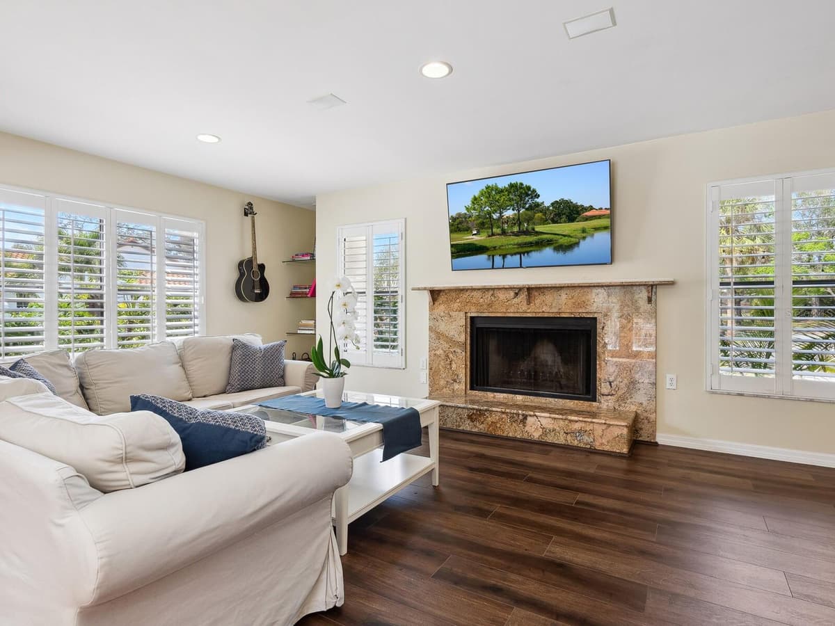 3648 BENEVA OAKS BOULEVARD — photo 11 of 54