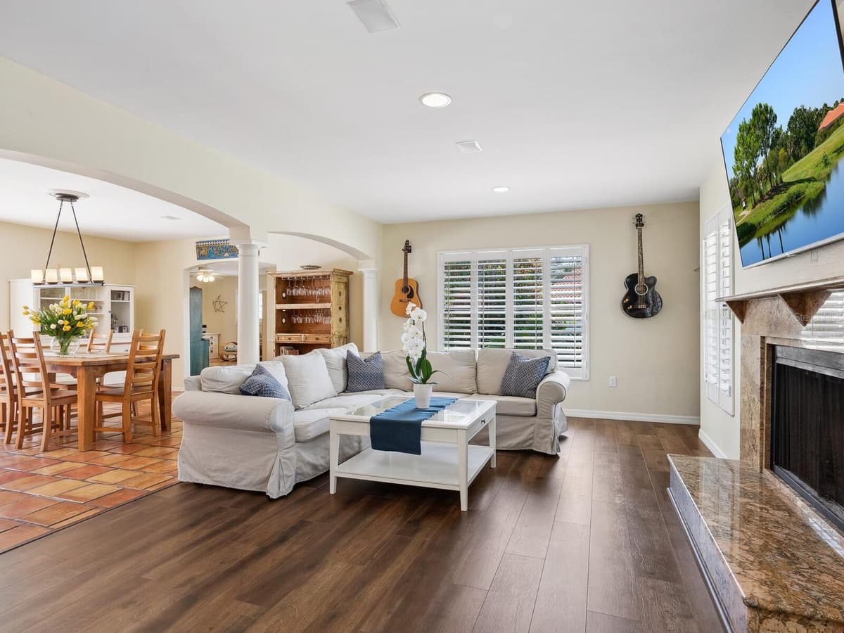 3648 BENEVA OAKS BOULEVARD — photo 10 of 54