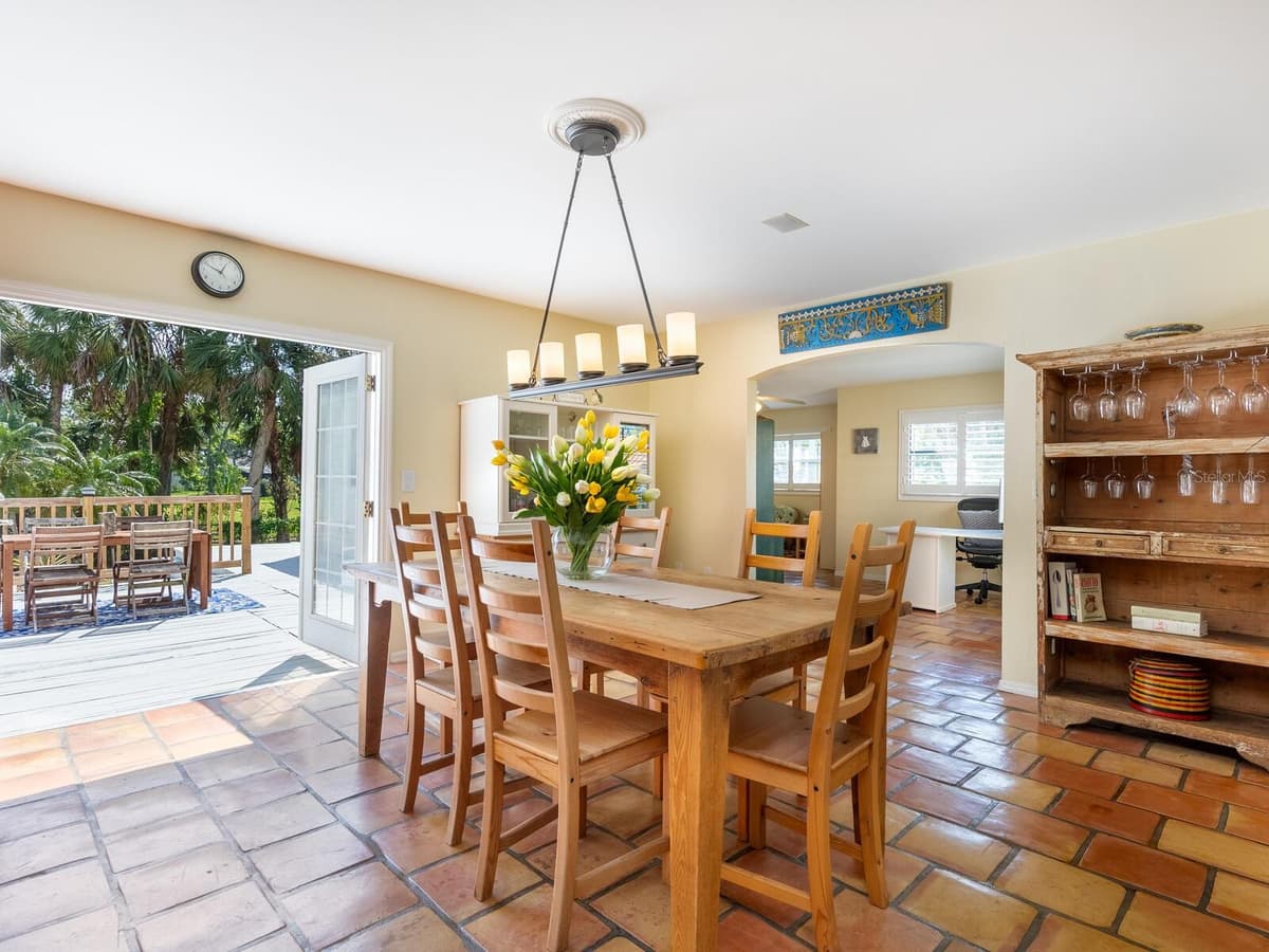 3648 BENEVA OAKS BOULEVARD — photo 12 of 54