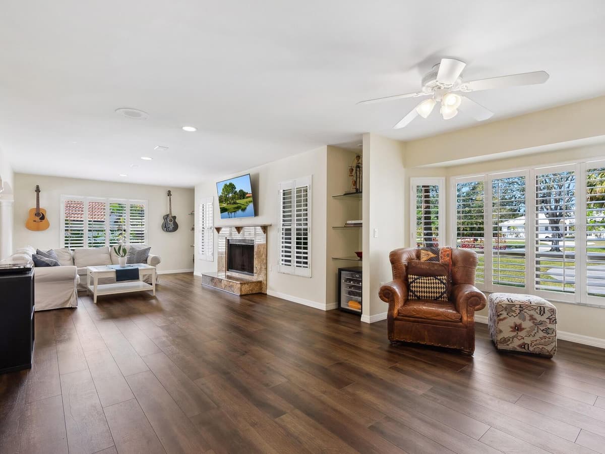 3648 BENEVA OAKS BOULEVARD — photo 7 of 54