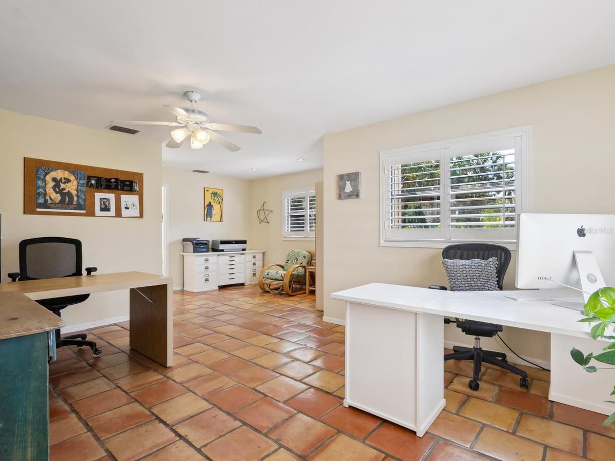 3648 BENEVA OAKS BOULEVARD — photo 13 of 54