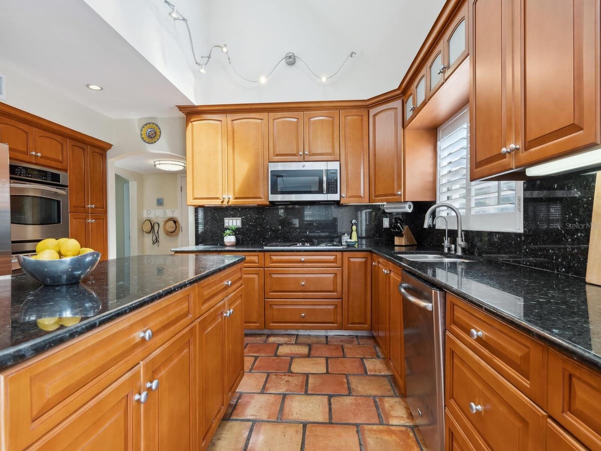3648 BENEVA OAKS BOULEVARD — photo 17 of 54