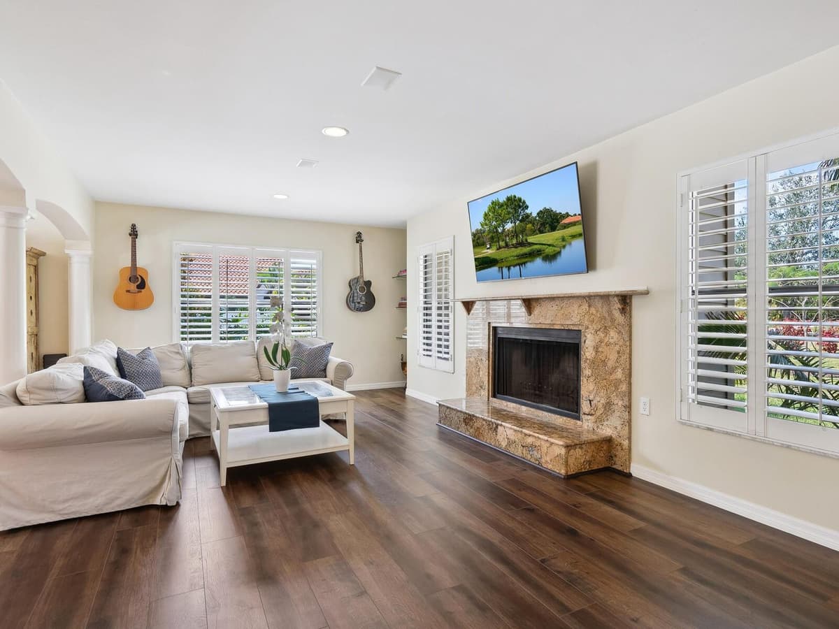 3648 BENEVA OAKS BOULEVARD — photo 9 of 54