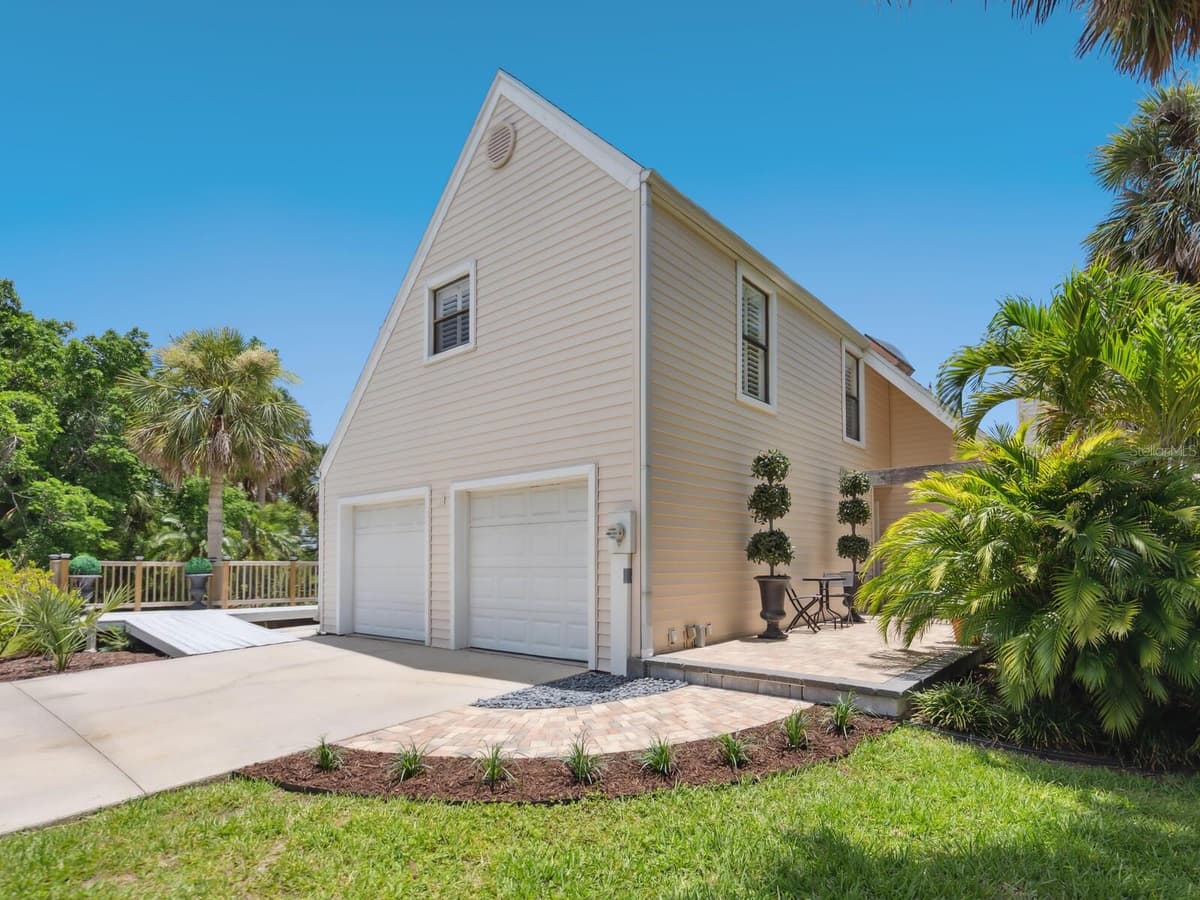 3648 BENEVA OAKS BOULEVARD — photo 41 of 54