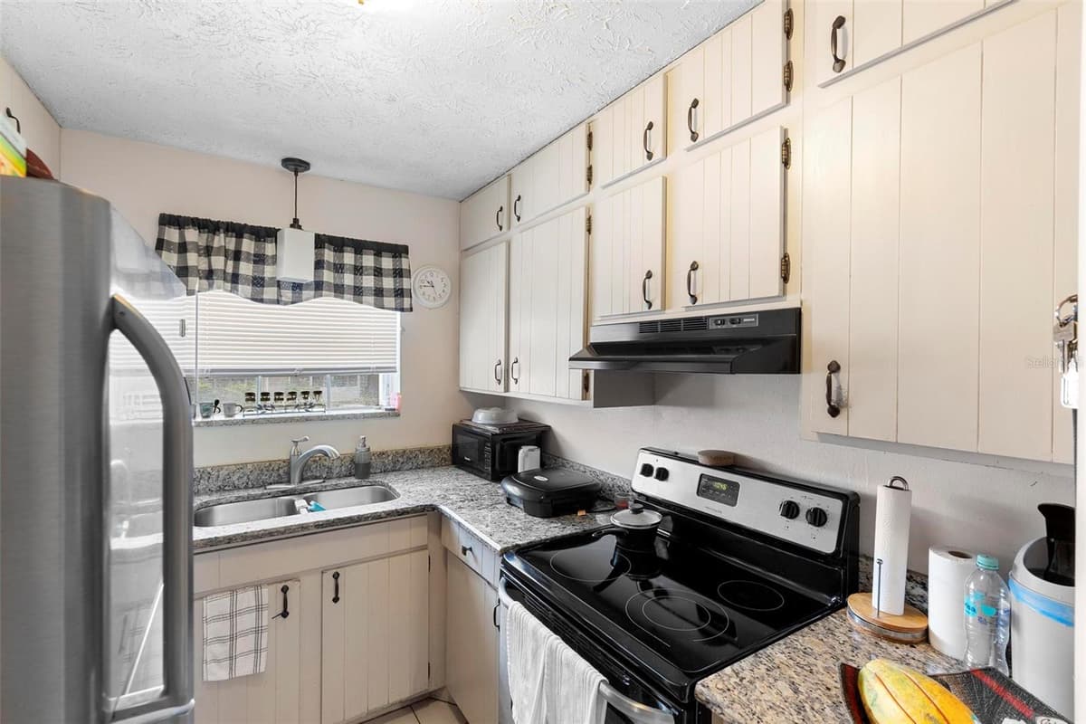 4376 LAKE UNDERHILL ROAD — photo 9 of 41