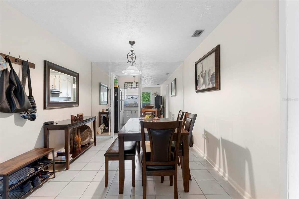 4376 LAKE UNDERHILL ROAD — photo 4 of 41