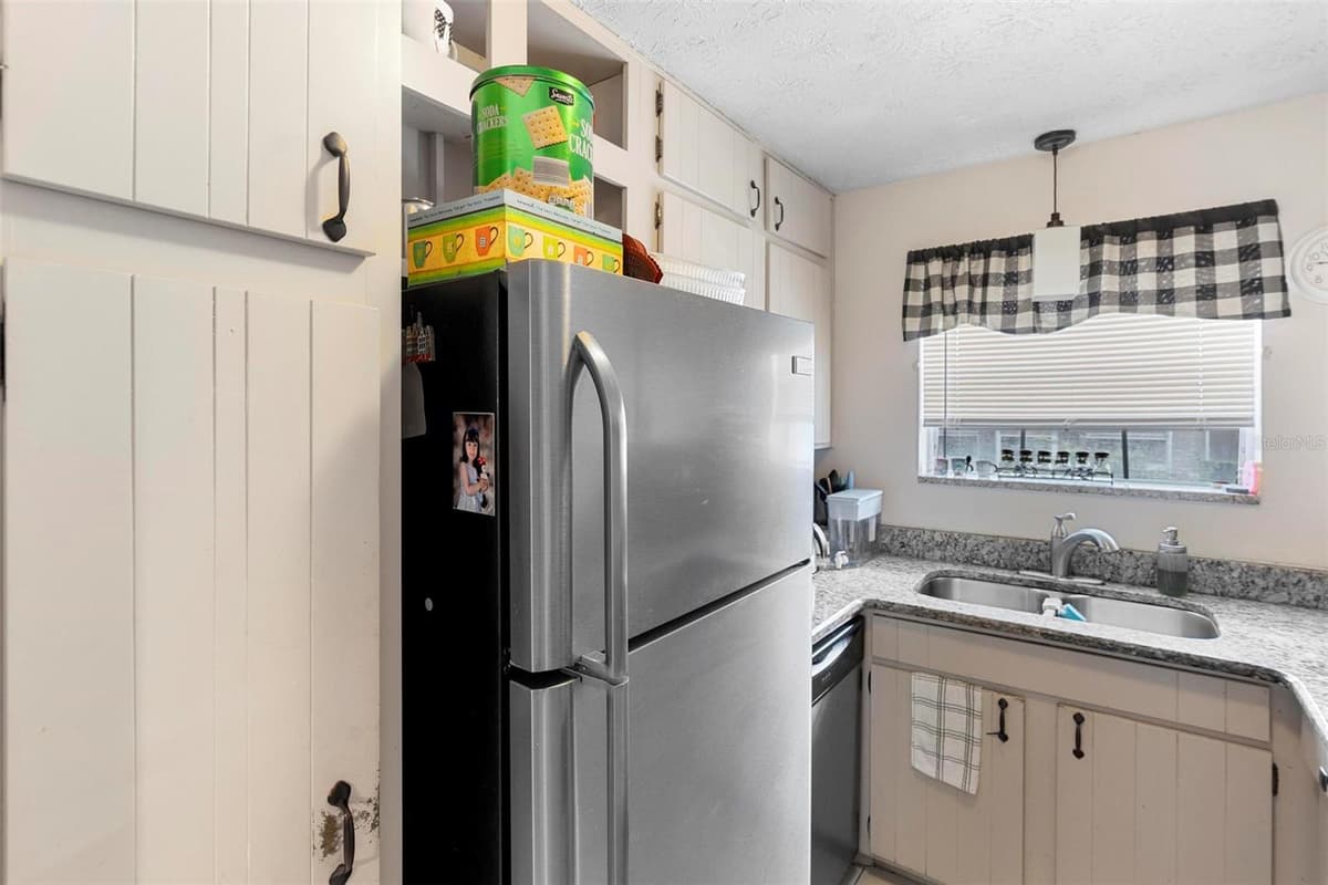 4376 LAKE UNDERHILL ROAD — photo 7 of 41