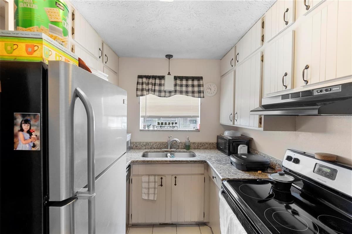 4376 LAKE UNDERHILL ROAD — photo 6 of 41