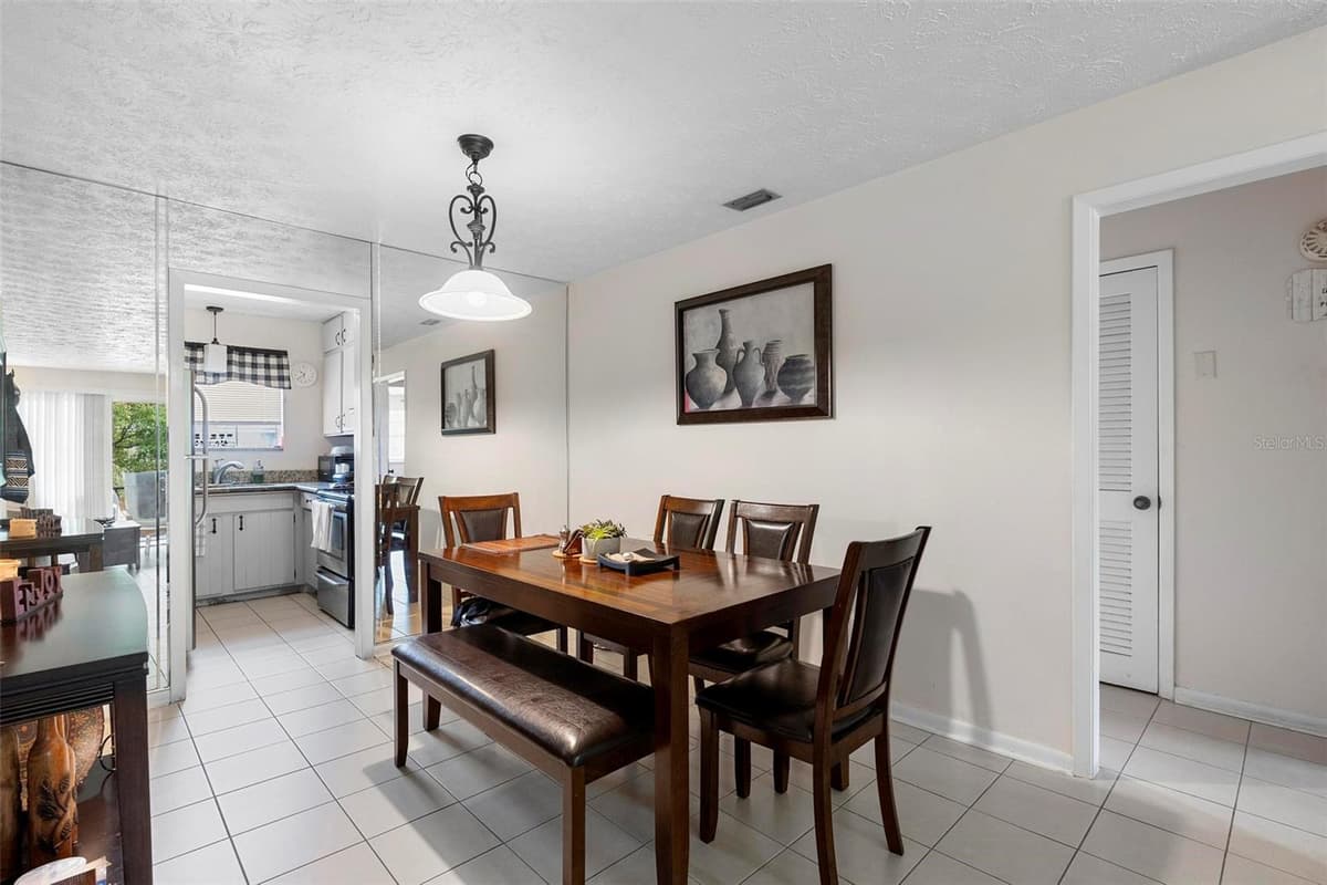 4376 LAKE UNDERHILL ROAD — photo 5 of 41
