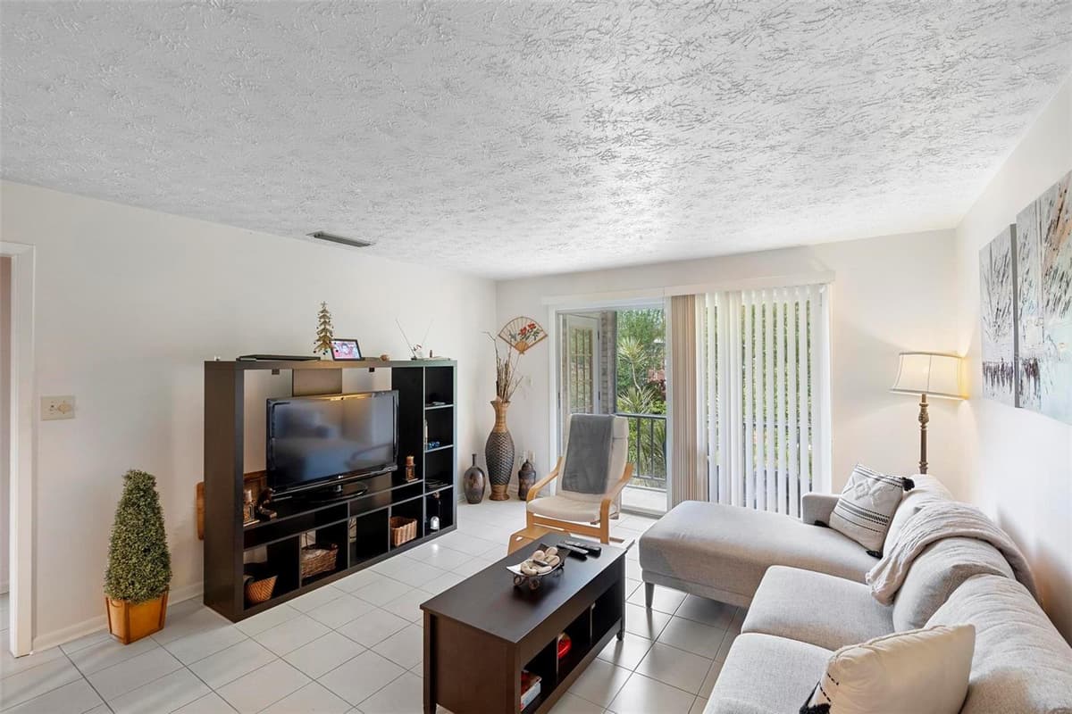 4376 LAKE UNDERHILL ROAD — photo 3 of 41