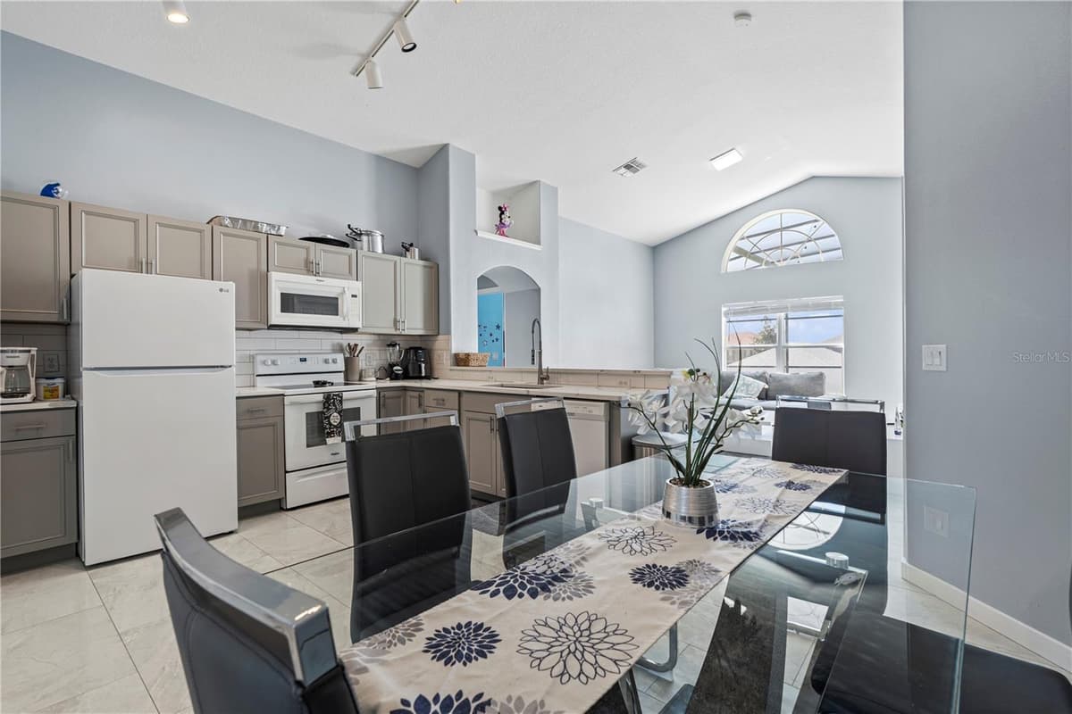 215 ELDERBERRY DRIVE — photo 6 of 40