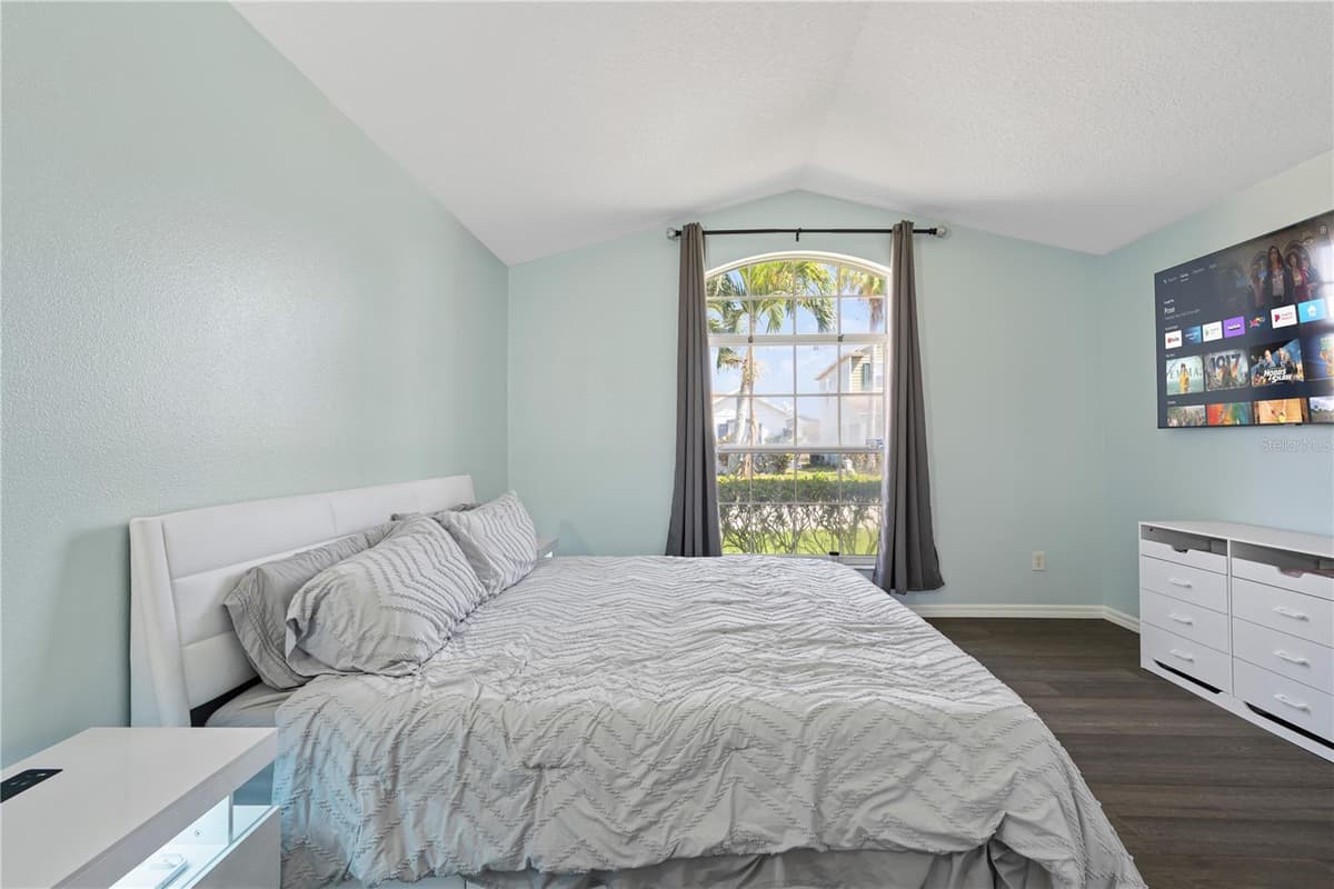 215 ELDERBERRY DRIVE — photo 4 of 40