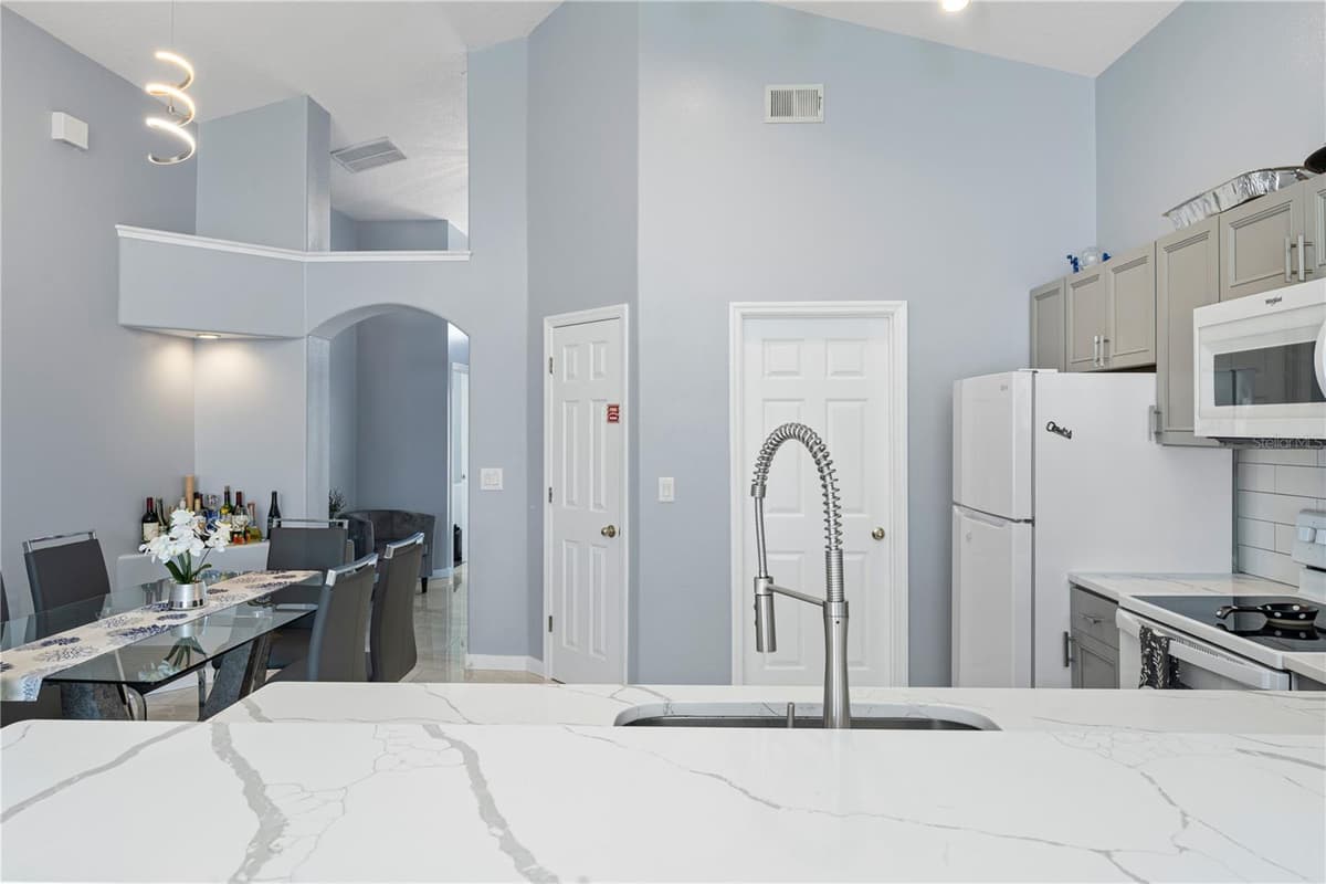 215 ELDERBERRY DRIVE — photo 7 of 40