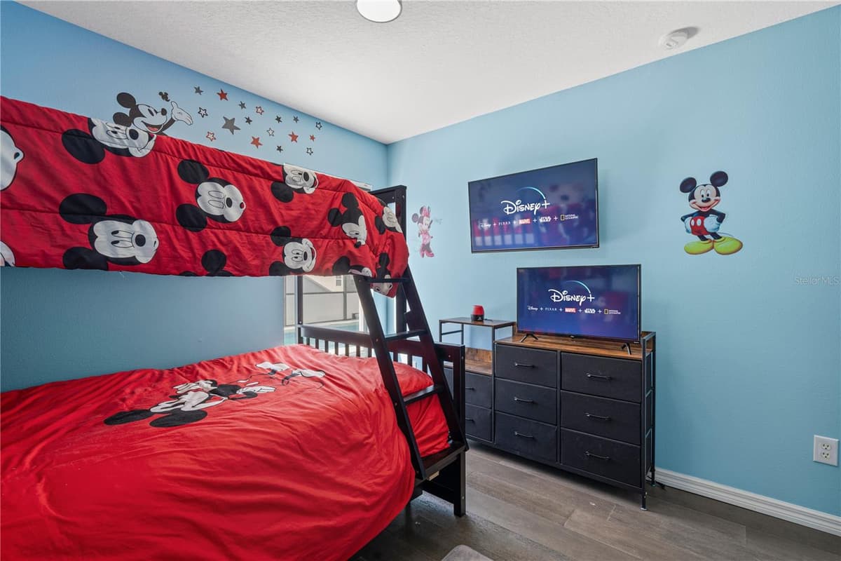 215 ELDERBERRY DRIVE — photo 11 of 40