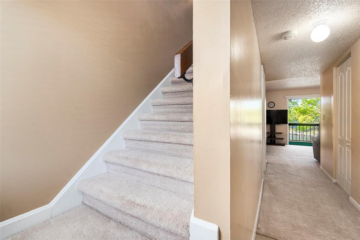 6311 NEWTOWN CIRCLE — photo 8 of 40
