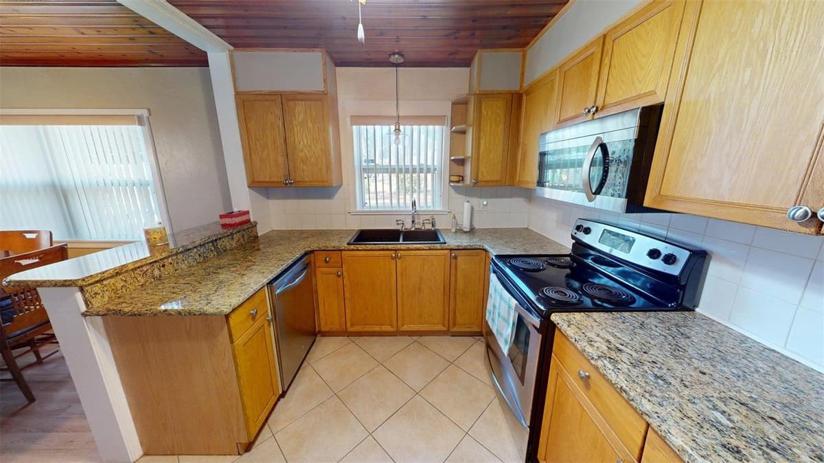 1405 LAKE REEDY BOULEVARD — photo 18 of 32