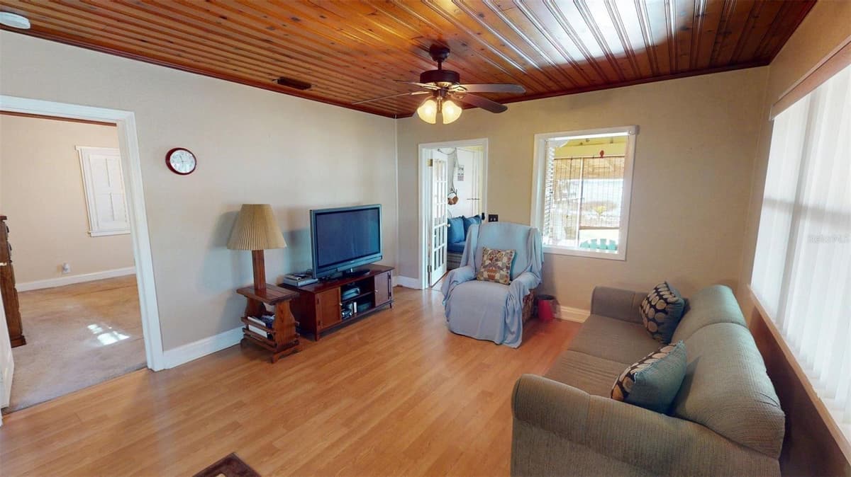 1405 LAKE REEDY BOULEVARD — photo 3 of 32