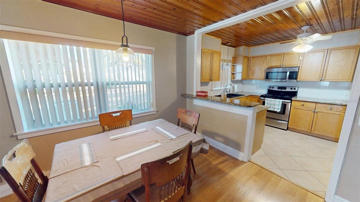 1405 LAKE REEDY BOULEVARD — photo 16 of 32
