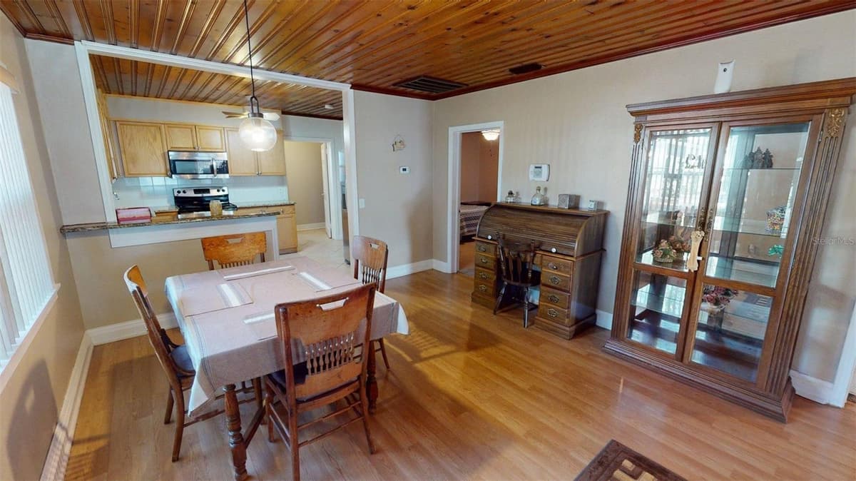 1405 LAKE REEDY BOULEVARD — photo 2 of 32