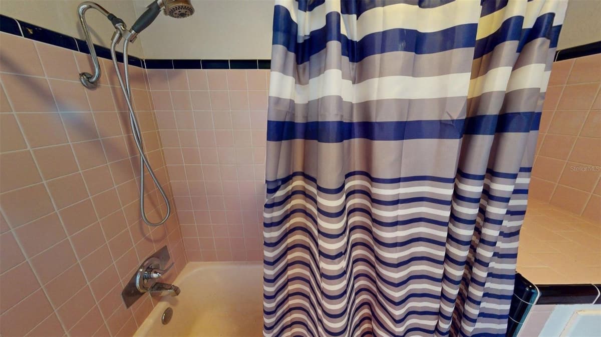1405 LAKE REEDY BOULEVARD — photo 12 of 32