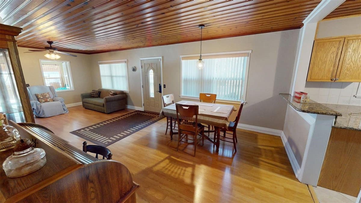 1405 LAKE REEDY BOULEVARD — photo 15 of 32