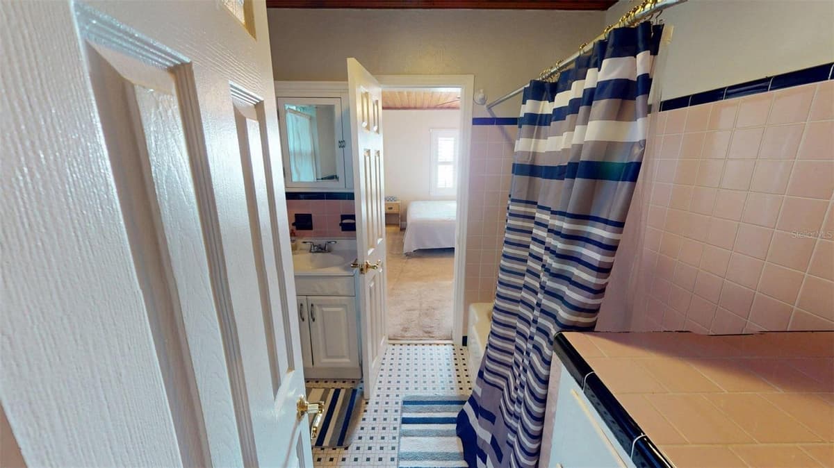 1405 LAKE REEDY BOULEVARD — photo 13 of 32
