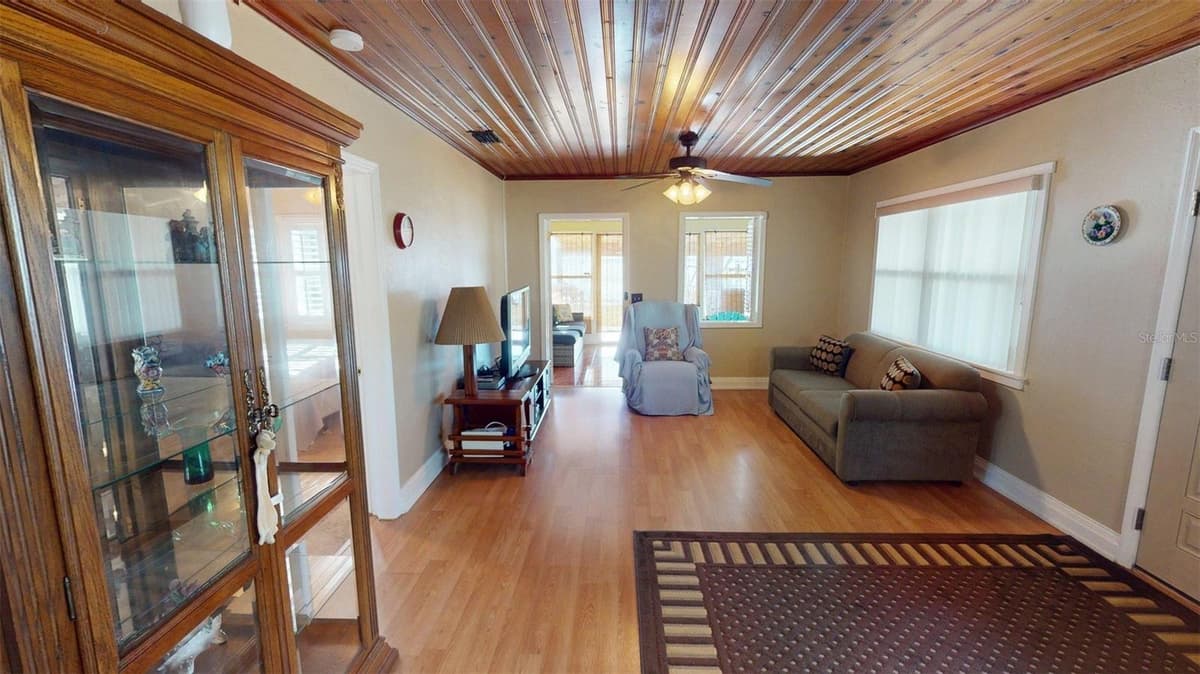 1405 LAKE REEDY BOULEVARD — photo 4 of 32