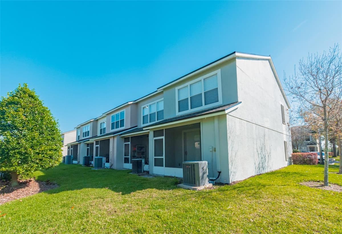 4535 KENNEWICK PLACE — photo 9 of 32