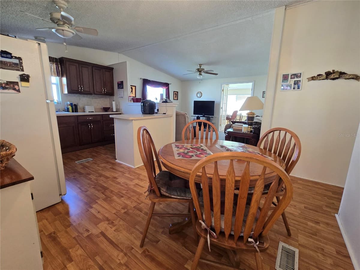 386 TOWNBRIDGE DRIVE — photo 16 of 86