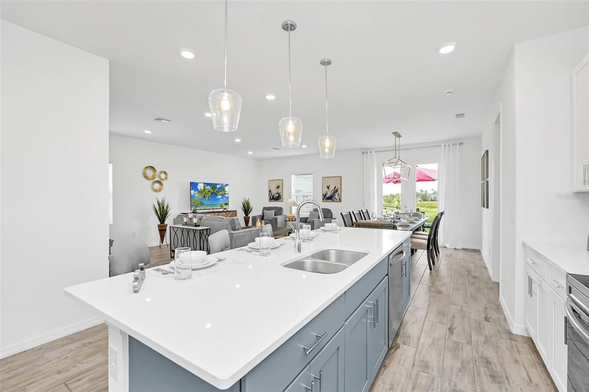 2039 DERWENT DRIVE — photo 9 of 44