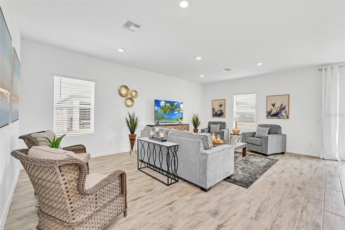 2039 DERWENT DRIVE — photo 14 of 44
