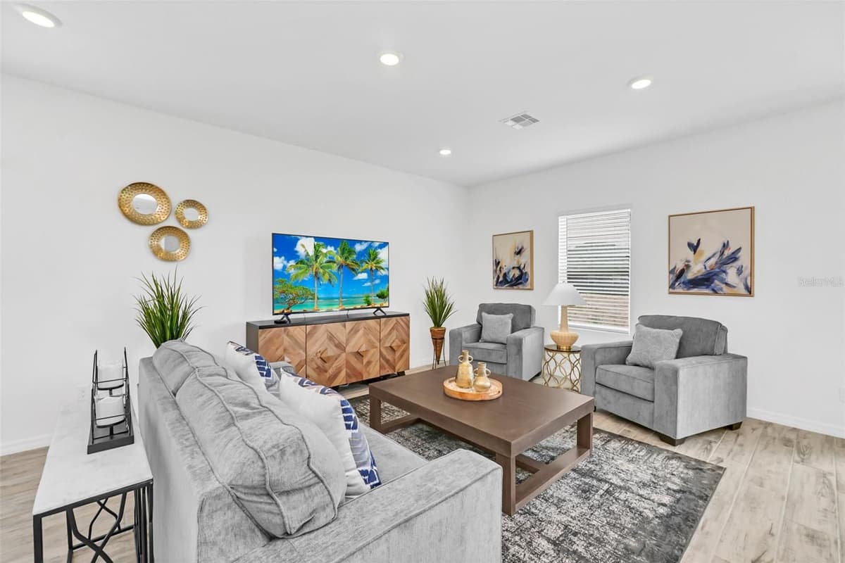 2039 DERWENT DRIVE — photo 16 of 44