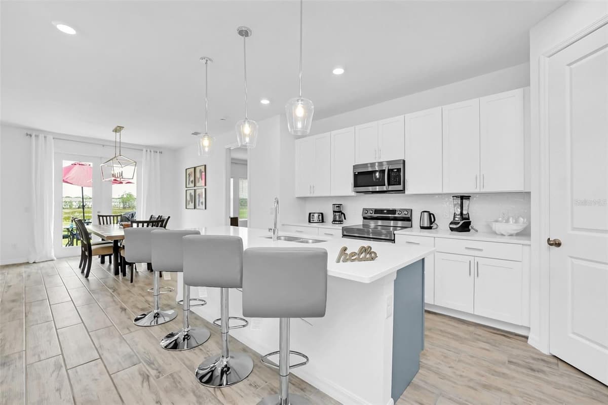 2039 DERWENT DRIVE — photo 4 of 44