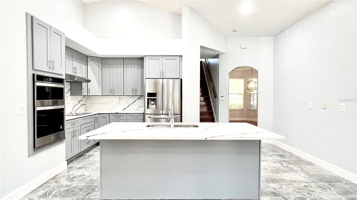 8854 OAK LANDINGS COURT — photo 12 of 61