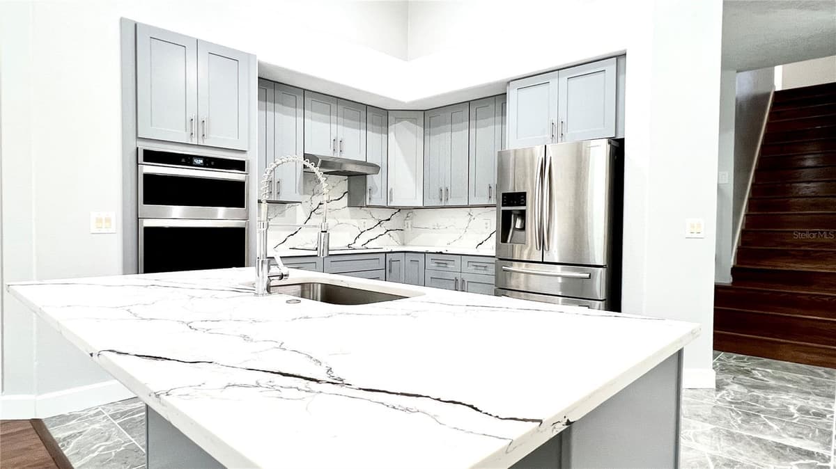 8854 OAK LANDINGS COURT — photo 13 of 61