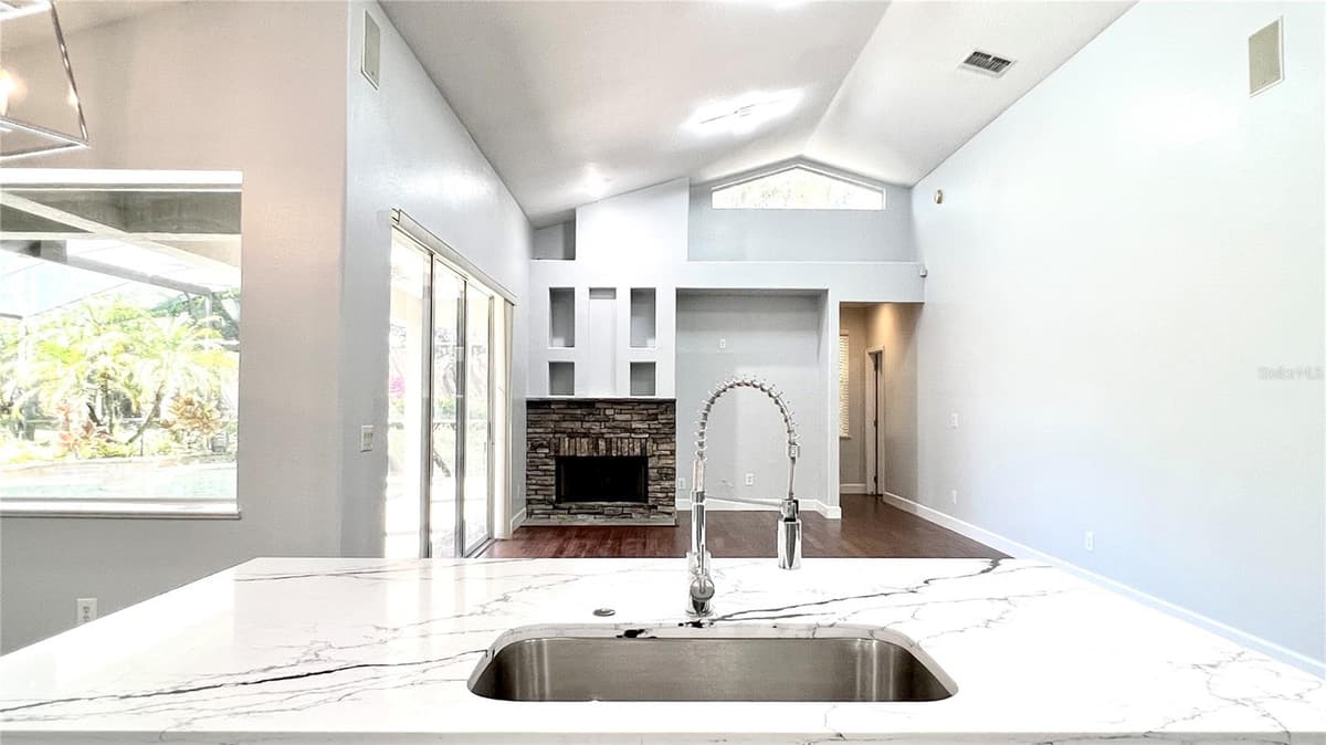 8854 OAK LANDINGS COURT — photo 18 of 61